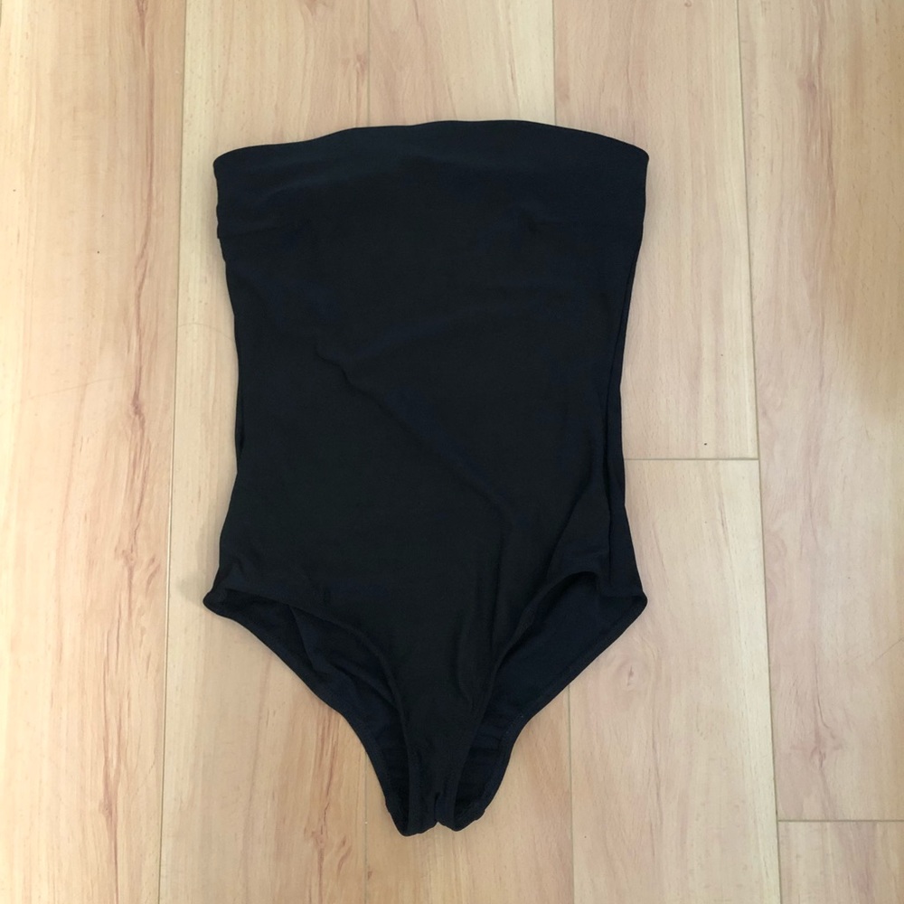 Black fashion nova strapless body suit XS